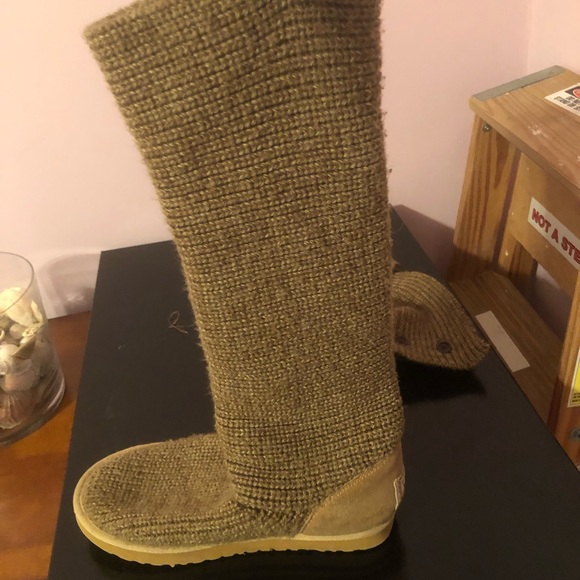 🔥🔥CLEARANCE SALE!!Uggs tall 3 button boot for women - Picture 3 of 8